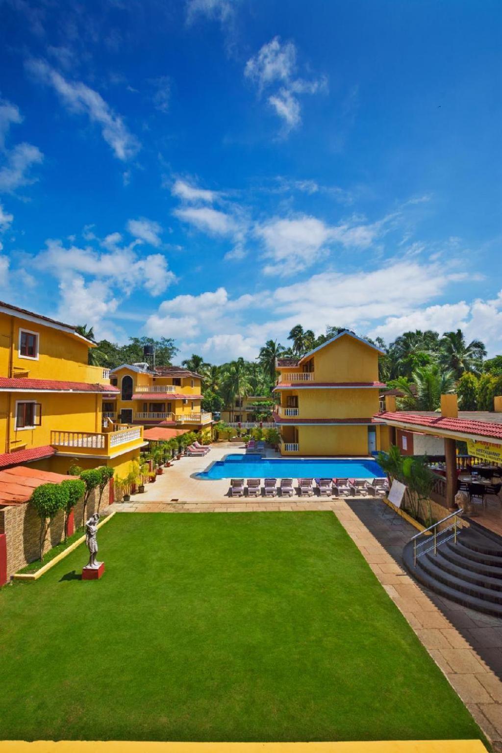 Marina Bay Beach Resort Candolim Extérieur photo