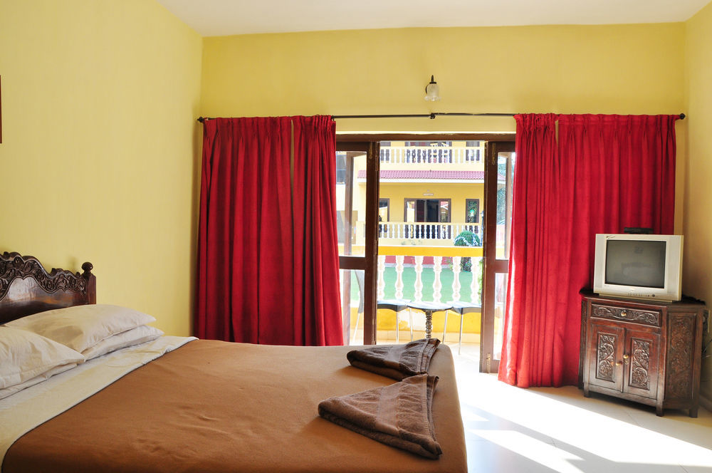Marina Bay Beach Resort Candolim Extérieur photo