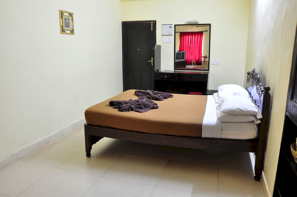 Marina Bay Beach Resort Candolim Extérieur photo
