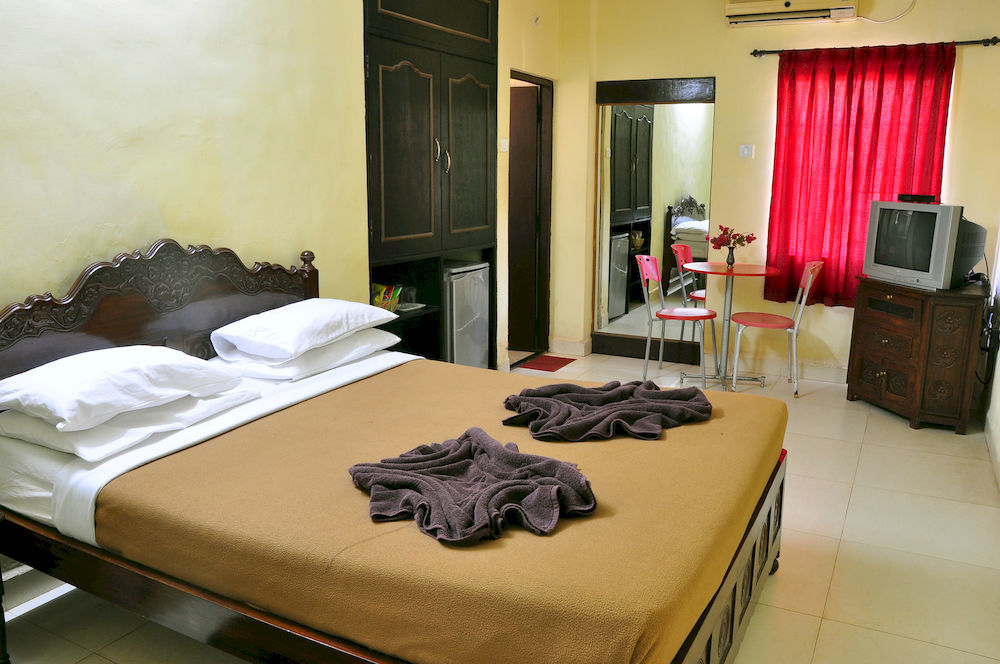 Marina Bay Beach Resort Candolim Extérieur photo