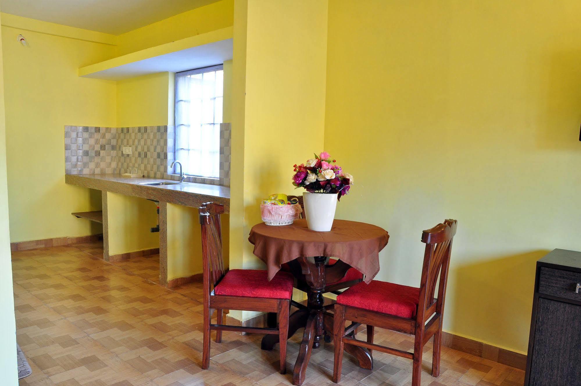 Marina Bay Beach Resort Candolim Extérieur photo