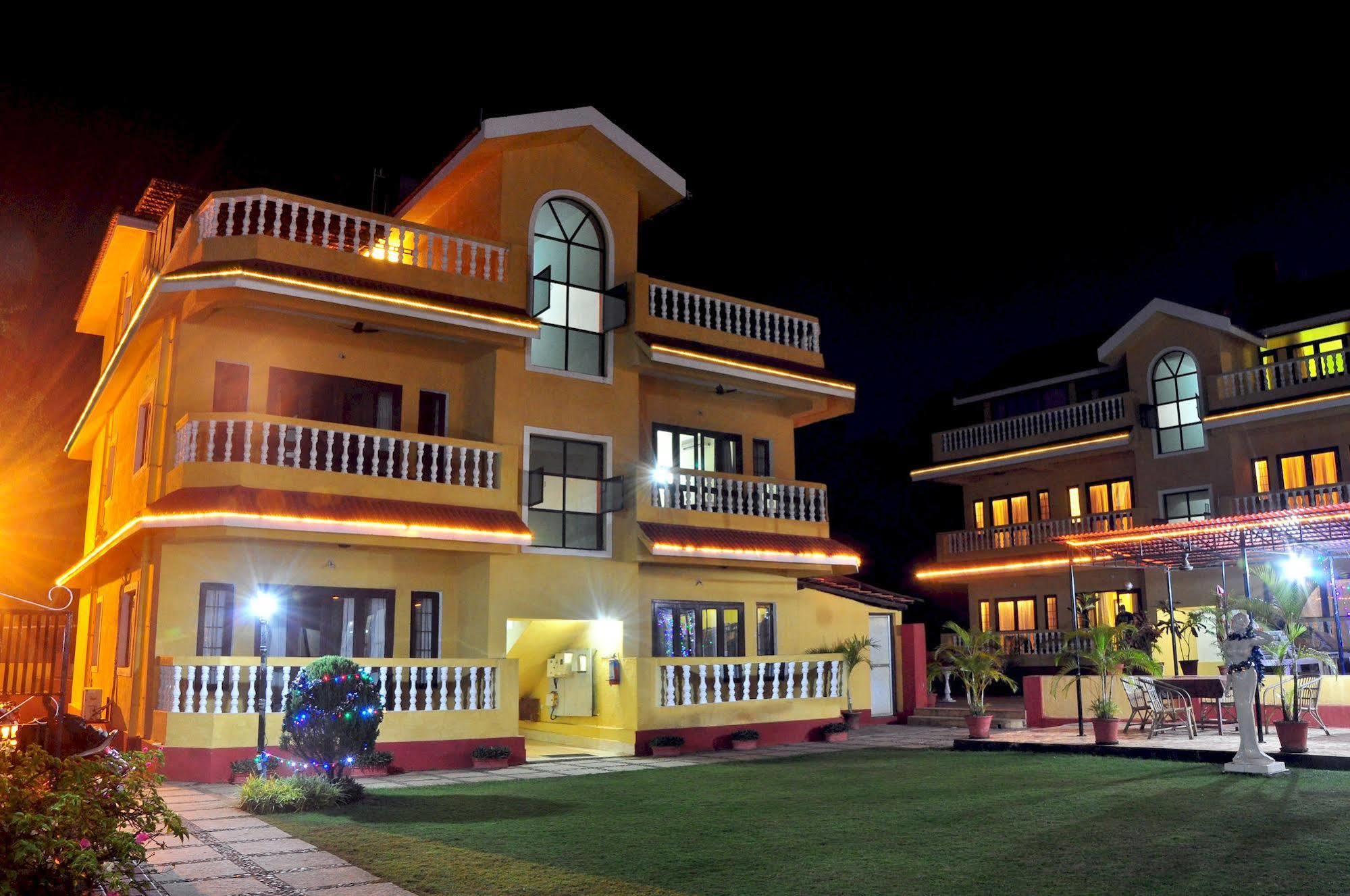 Marina Bay Beach Resort Candolim Extérieur photo